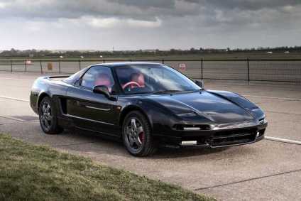 Honda NSX na cor preta, como o modelo de Ayrton Senna
