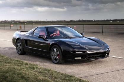 Honda NSX na cor preta, como o modelo de Ayrton Senna