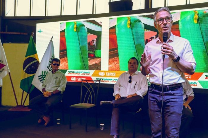 Governador Zema discursando na cerimônia de formatura do Maratona Jovem