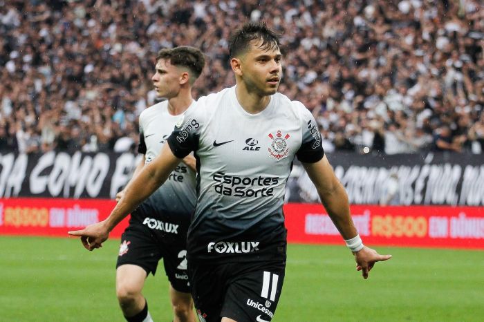 Romero foi às redes duas vezes e garantiu a vitória do Timão