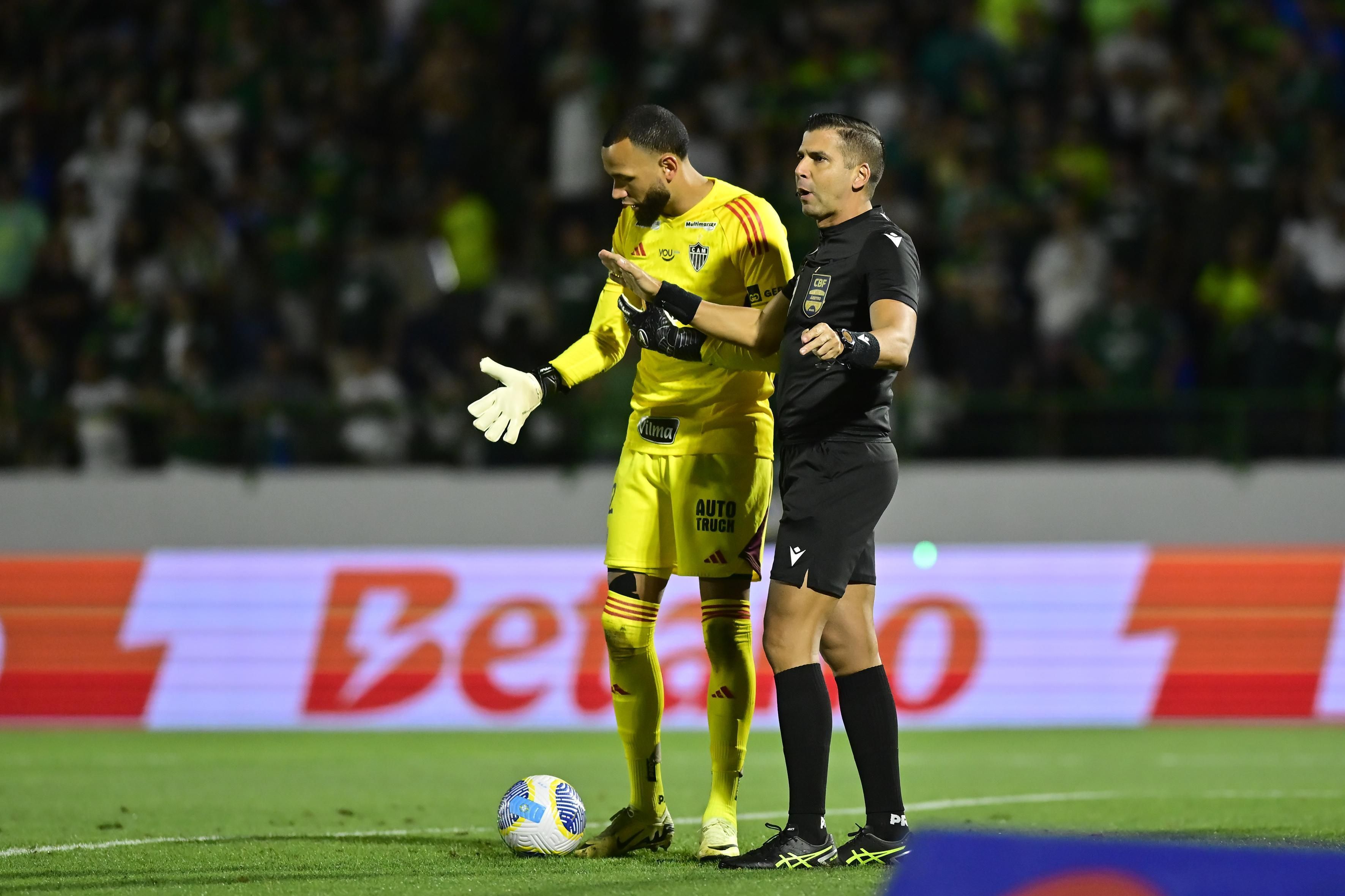 Pênalti para o Palmeiras foi bem marcado? Márcio Rezende opina