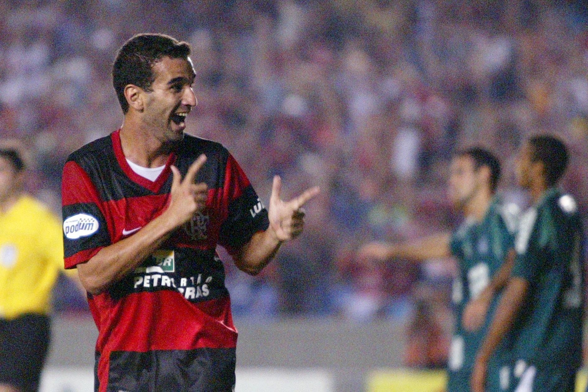 Ex-meia de Cruzeiro, Ipatinga e Flamengo é eleito prefeito em Minas Gerais