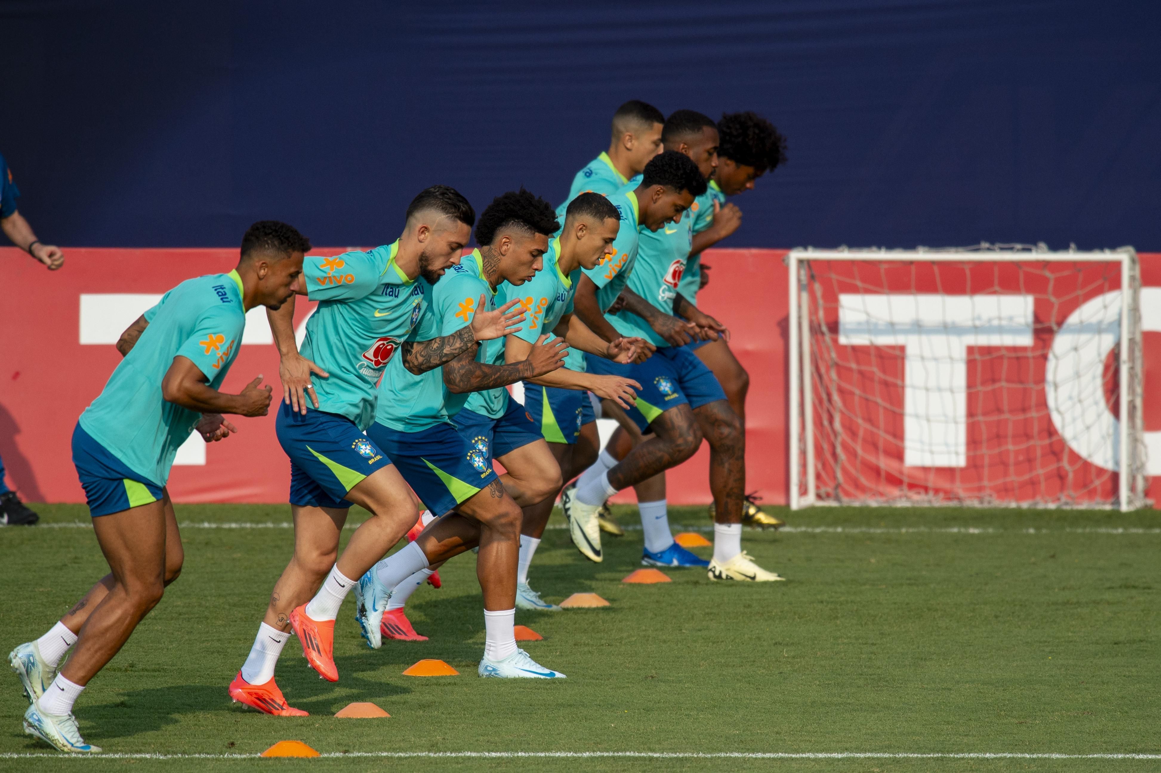 Dorival Júnior inicia treinos da Seleção em São Paulo com desfalques; veja problemas