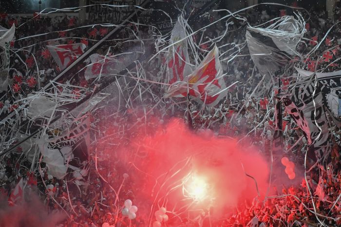 Torcida do Vasco hostilizou Paulinho, do Atlético, em volta do jogador a São Januário Torcida do Vasco hostilizou Paulinho, do Atlético, em volta do jogador a São Januário