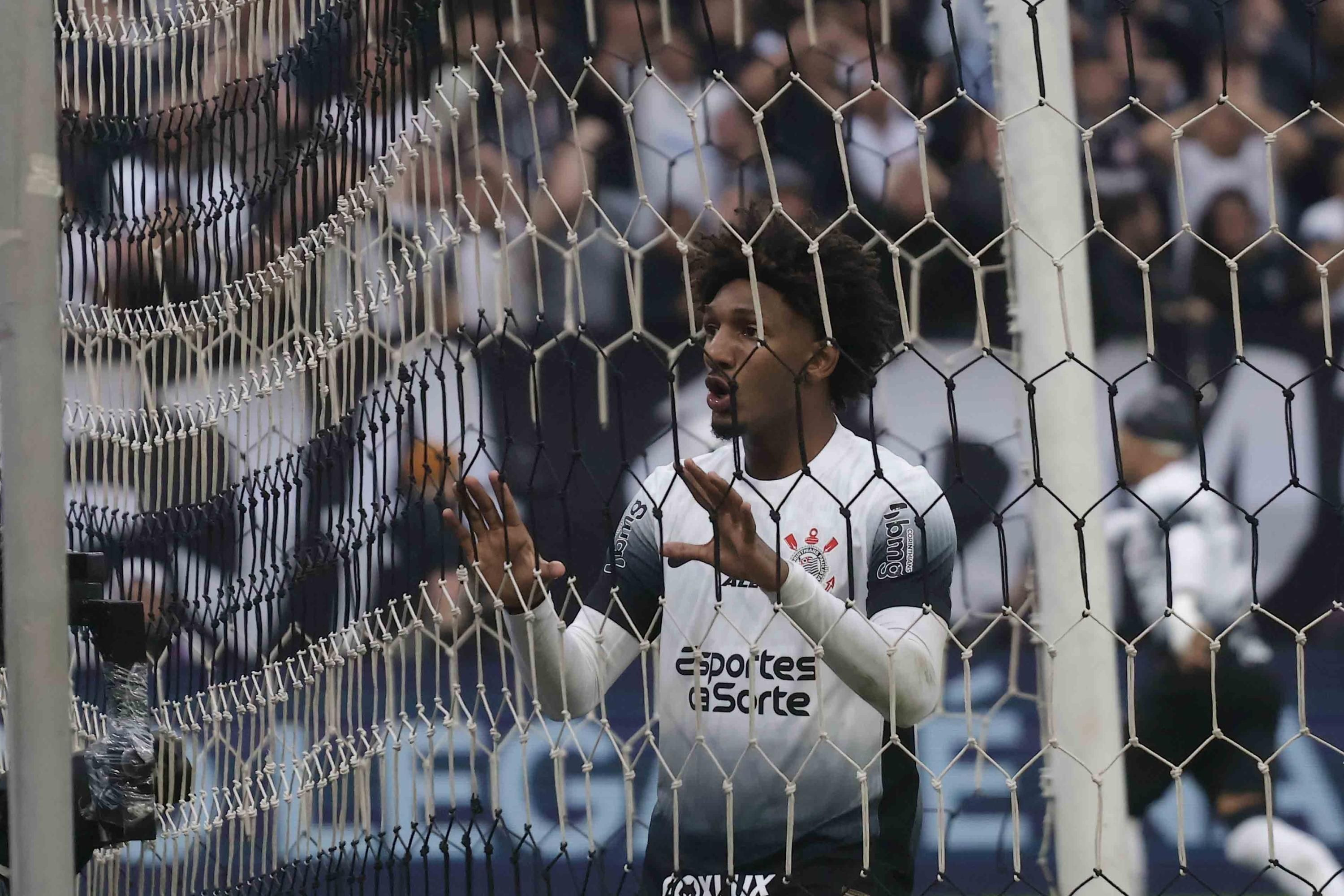 'Pequeno detalhe': Talles Magno comenta eliminação do Corinthians para o Flamengo