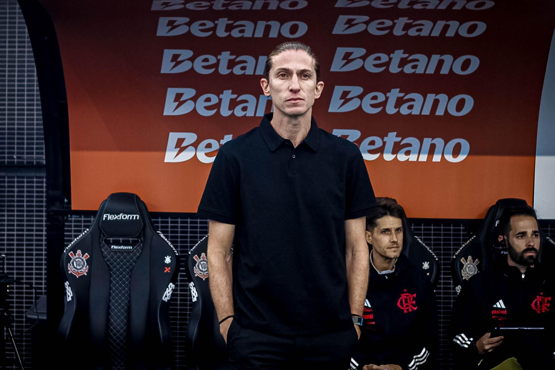 Filipe Luís endossa coro da direção contra o VAR: 'Na dúvida é contra o Flamengo'