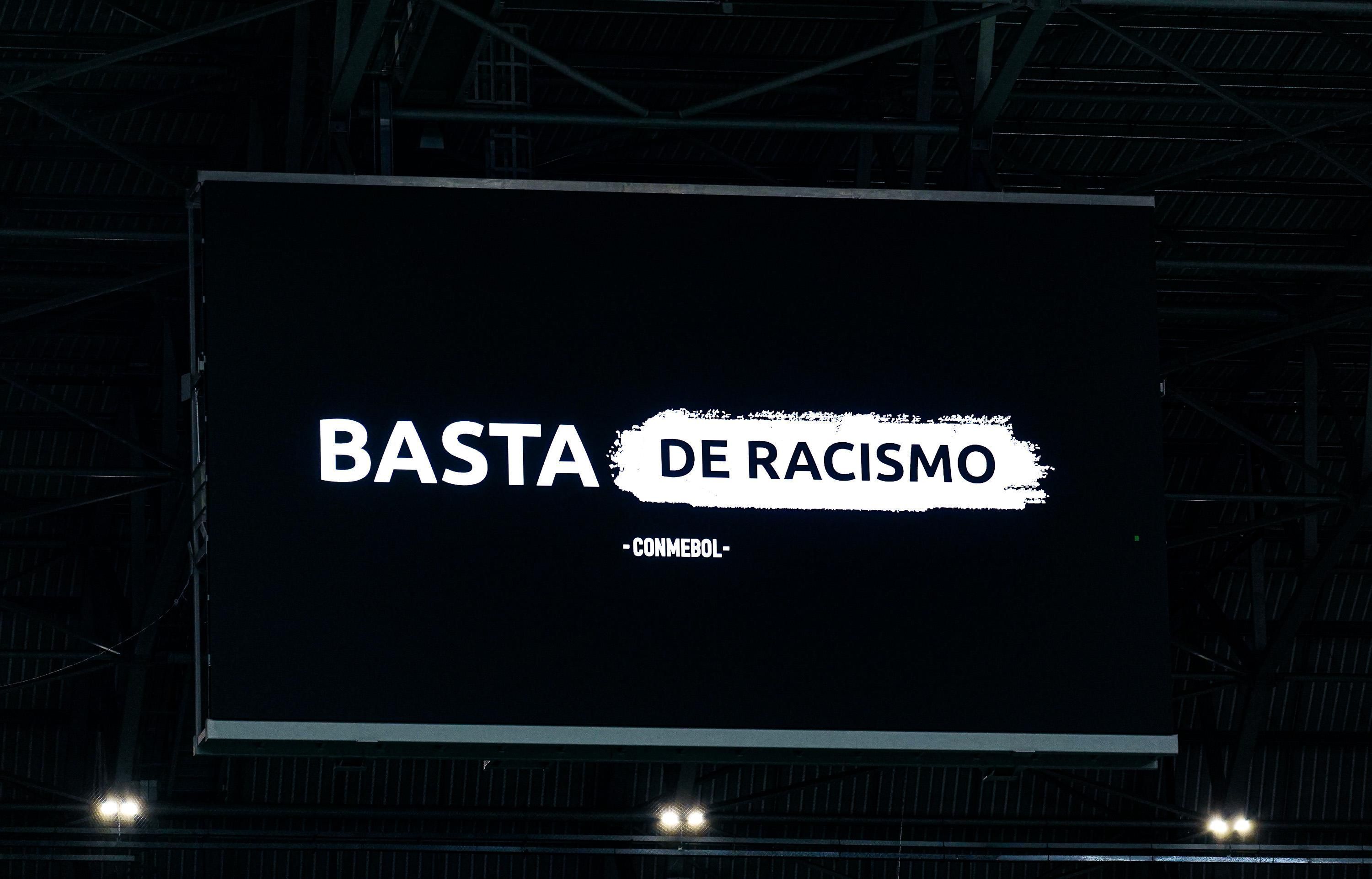 Torcedor do River Plate é preso ao fazer gestos racistas na Arena MRV