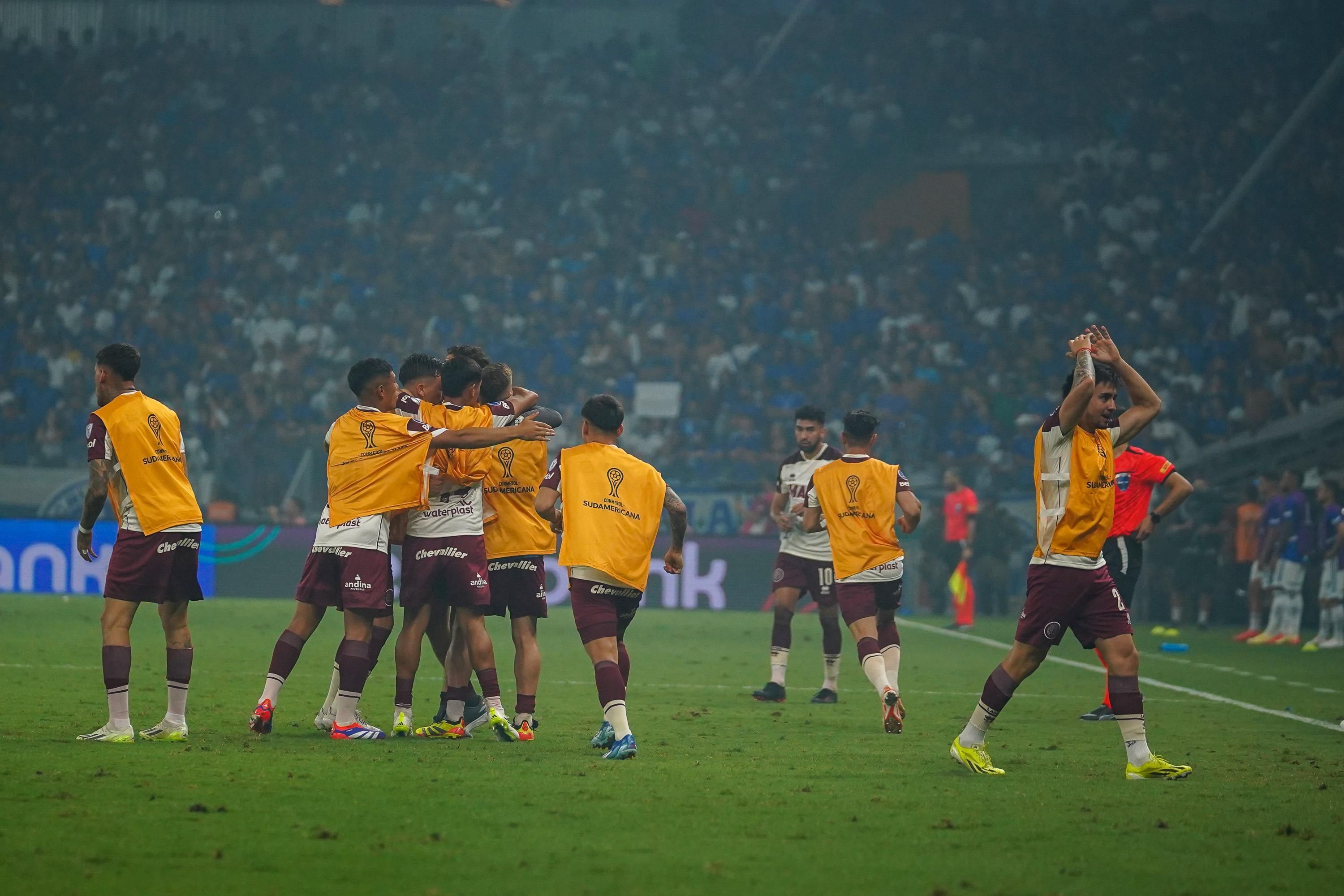 Mídia argentina exalta empate do Lanús diante do Cruzeiro pela Sul-Americana