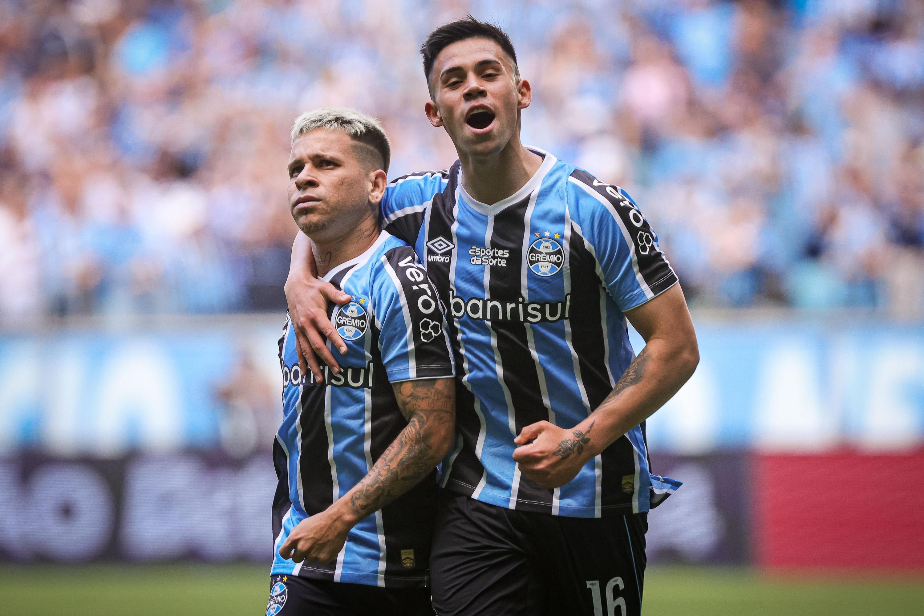 Grêmio vira sobre o Atlético-GO, volta a vencer e se distancia do Z4 do Brasileiro