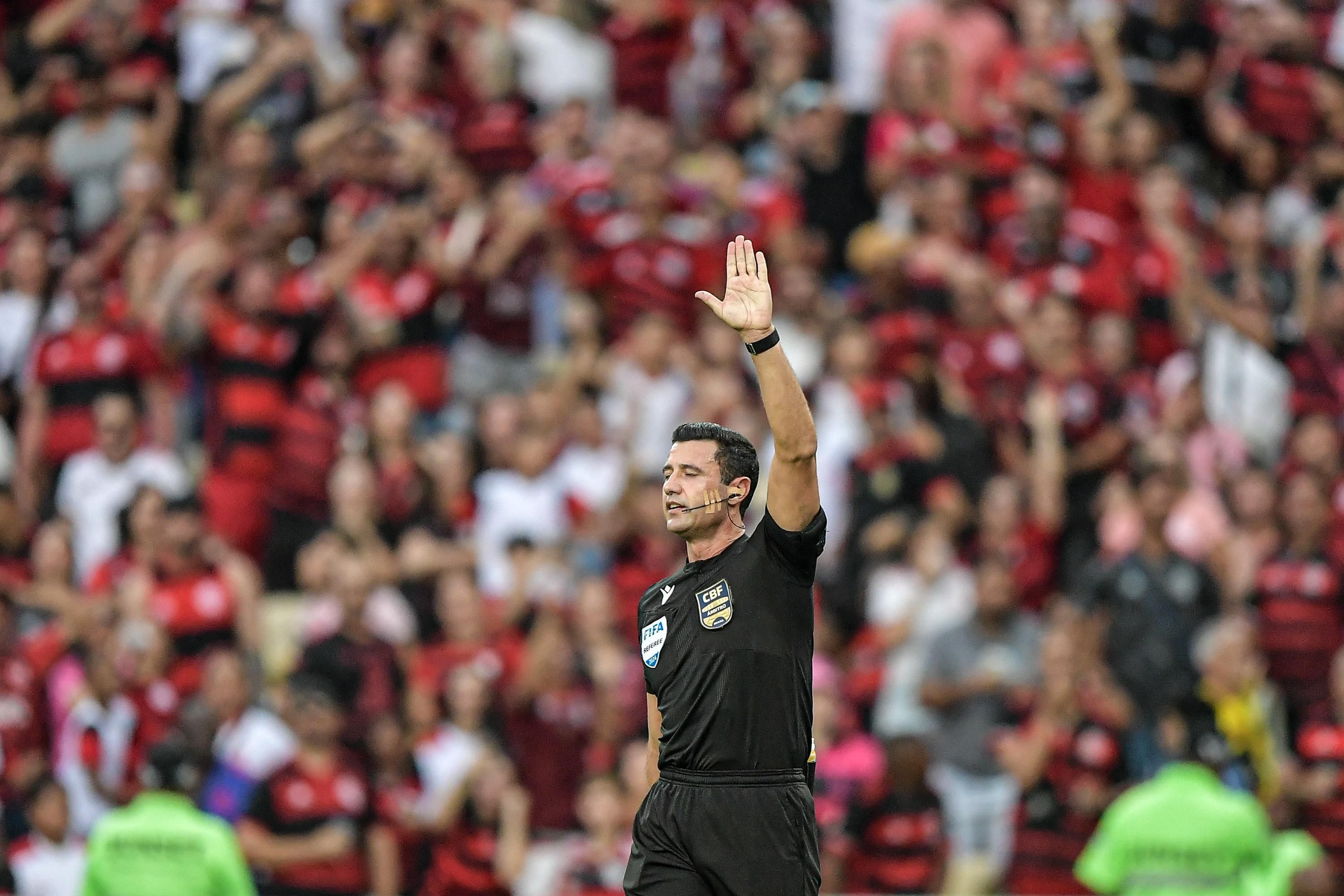 Quem são os sete árbitros afastados pela CBF após atuações 'polêmicas'