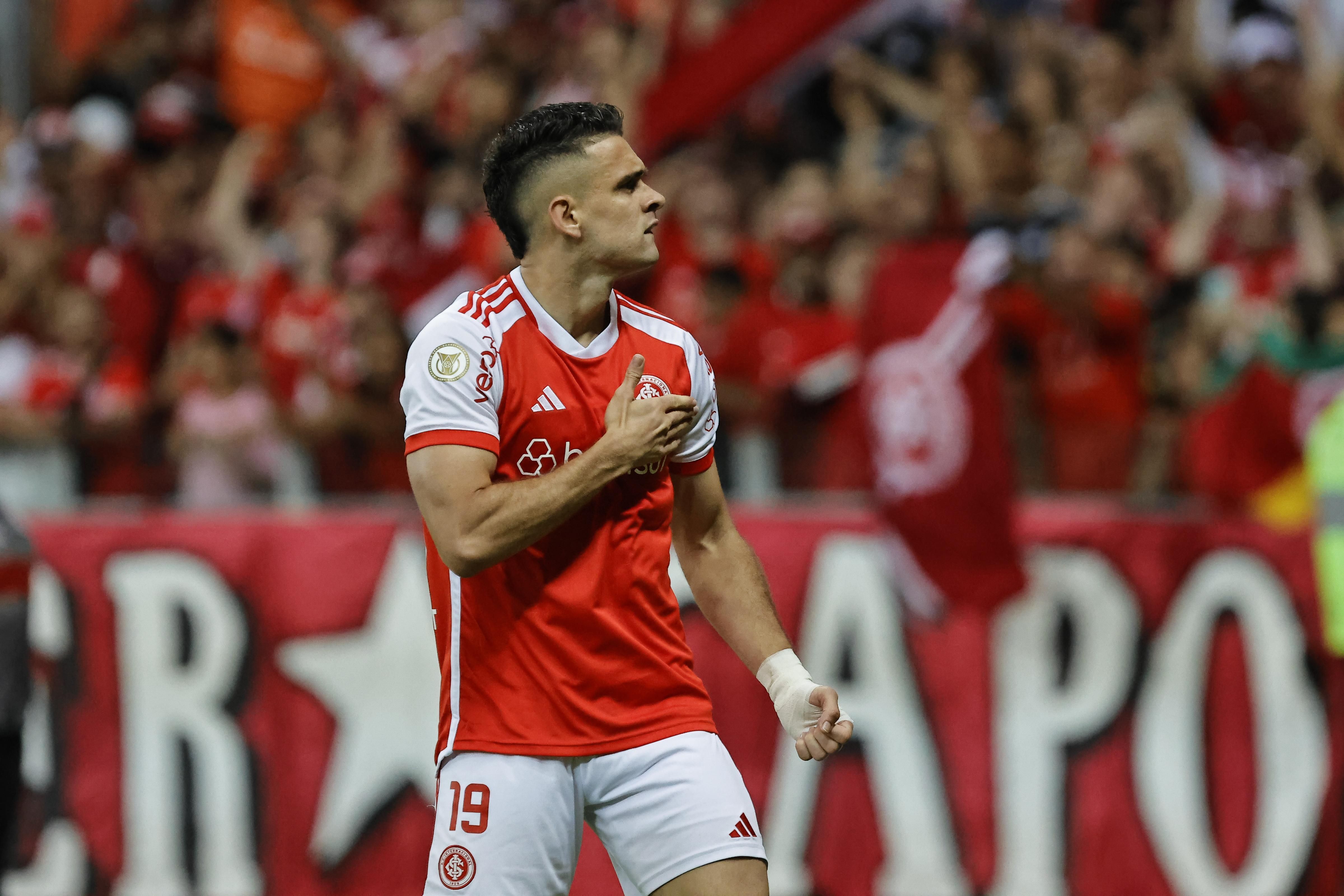 Inter vence, amplia sequência invicta e complica Fluminense no Brasileiro