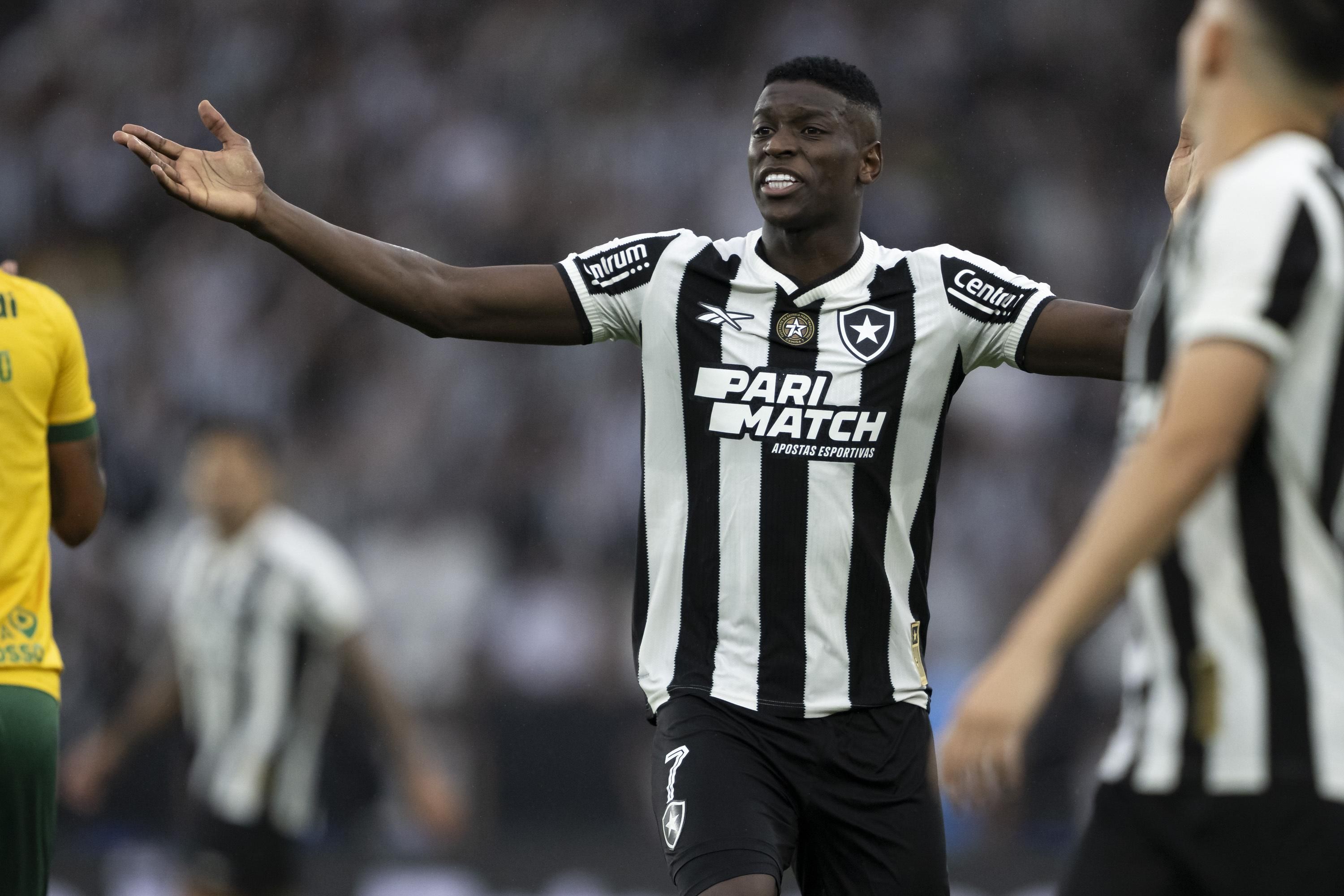 Botafogo empata com o Cuiabá e vê Palmeiras encostar na liderança do Brasileiro