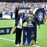 Ídolos de Atlético e Flamengo, Reinaldo e Nunes entram com taça na final da Copa do Brasil