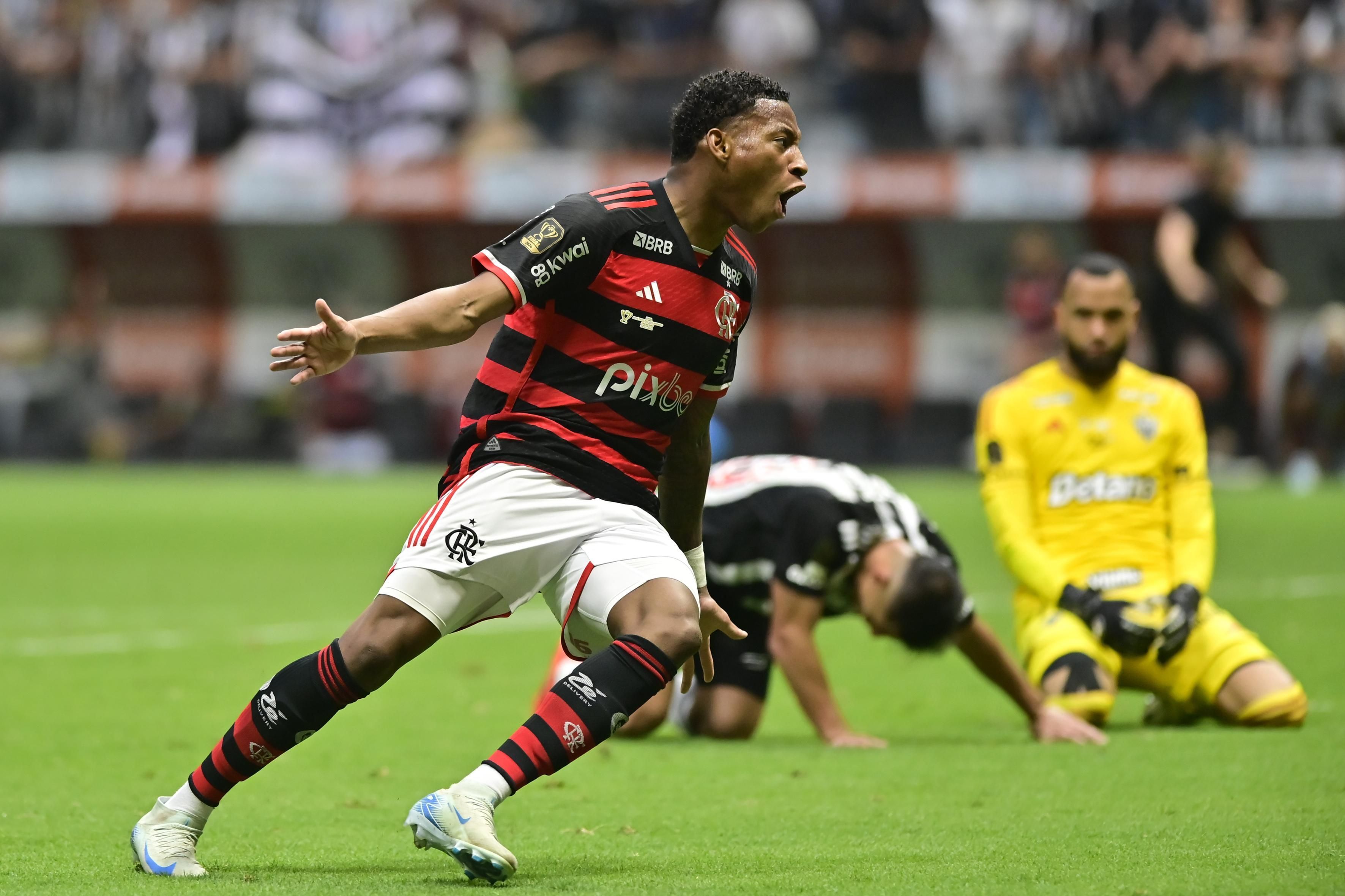 Flamengo vence Atlético, conquista penta da Copa do Brasil e faz a festa na Arena MRV