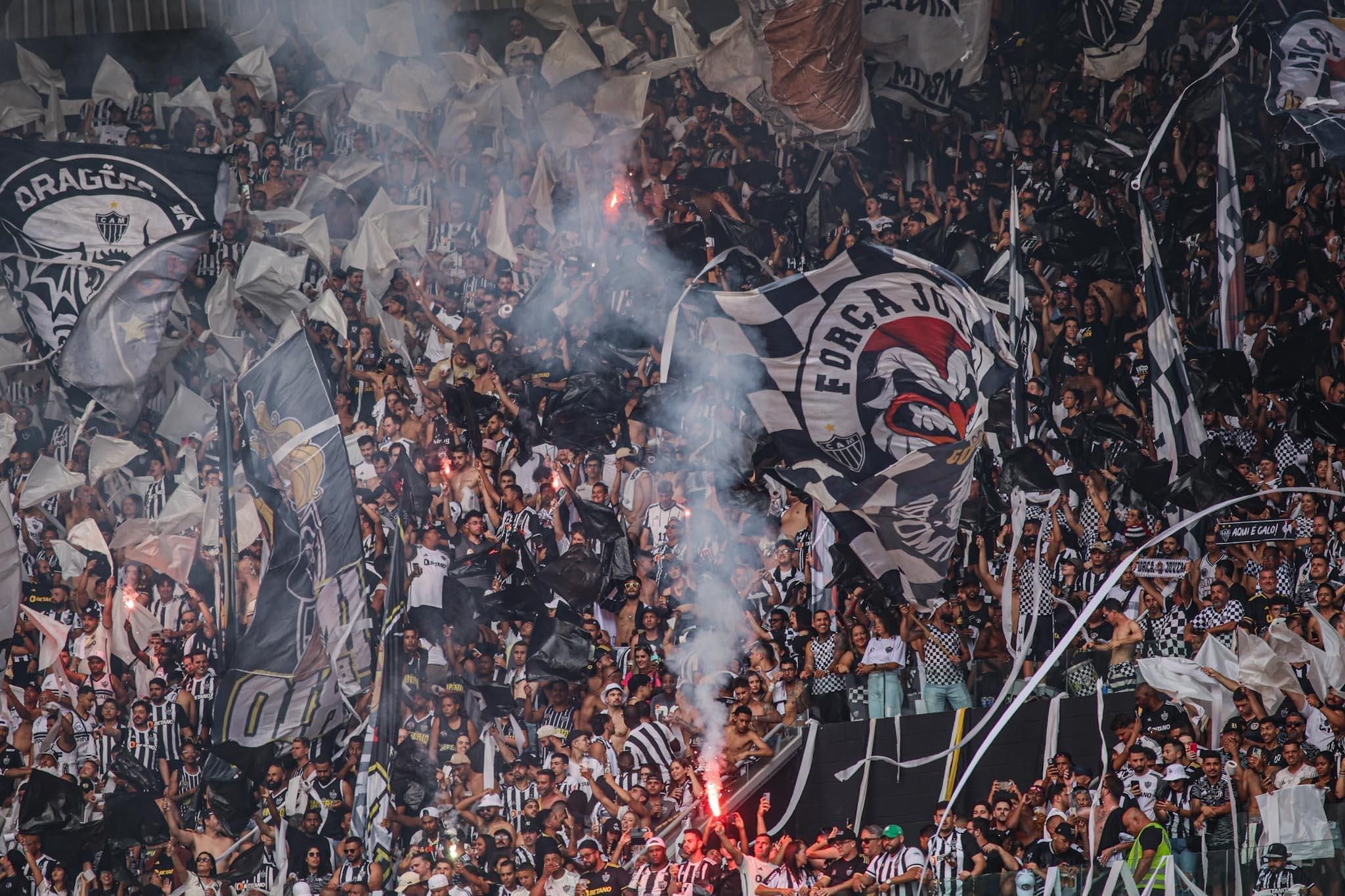 Arena MRV tem invasão, bombas e briga generalizada após gol do Flamengo sobre o Atlético