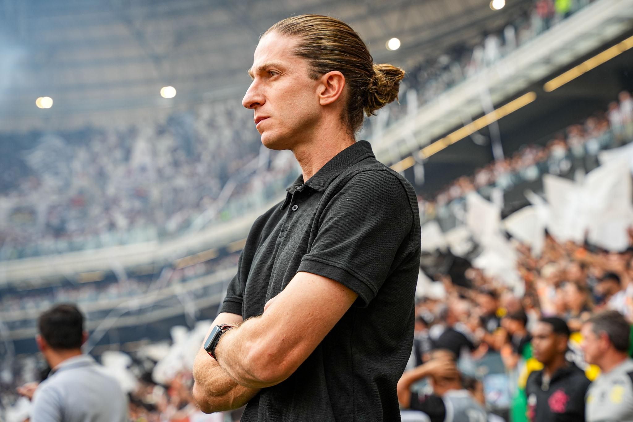 Filipe Luís entra para lista de campeões como jogador e técnico do Flamengo; veja
