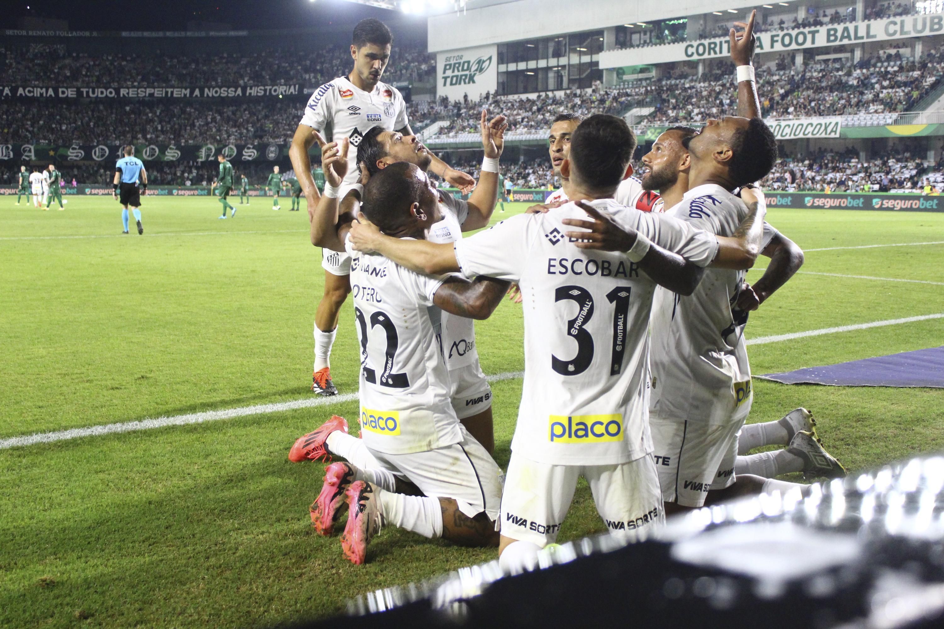 Santos vence o Coritiba e confirma retorno à Série A em 2025