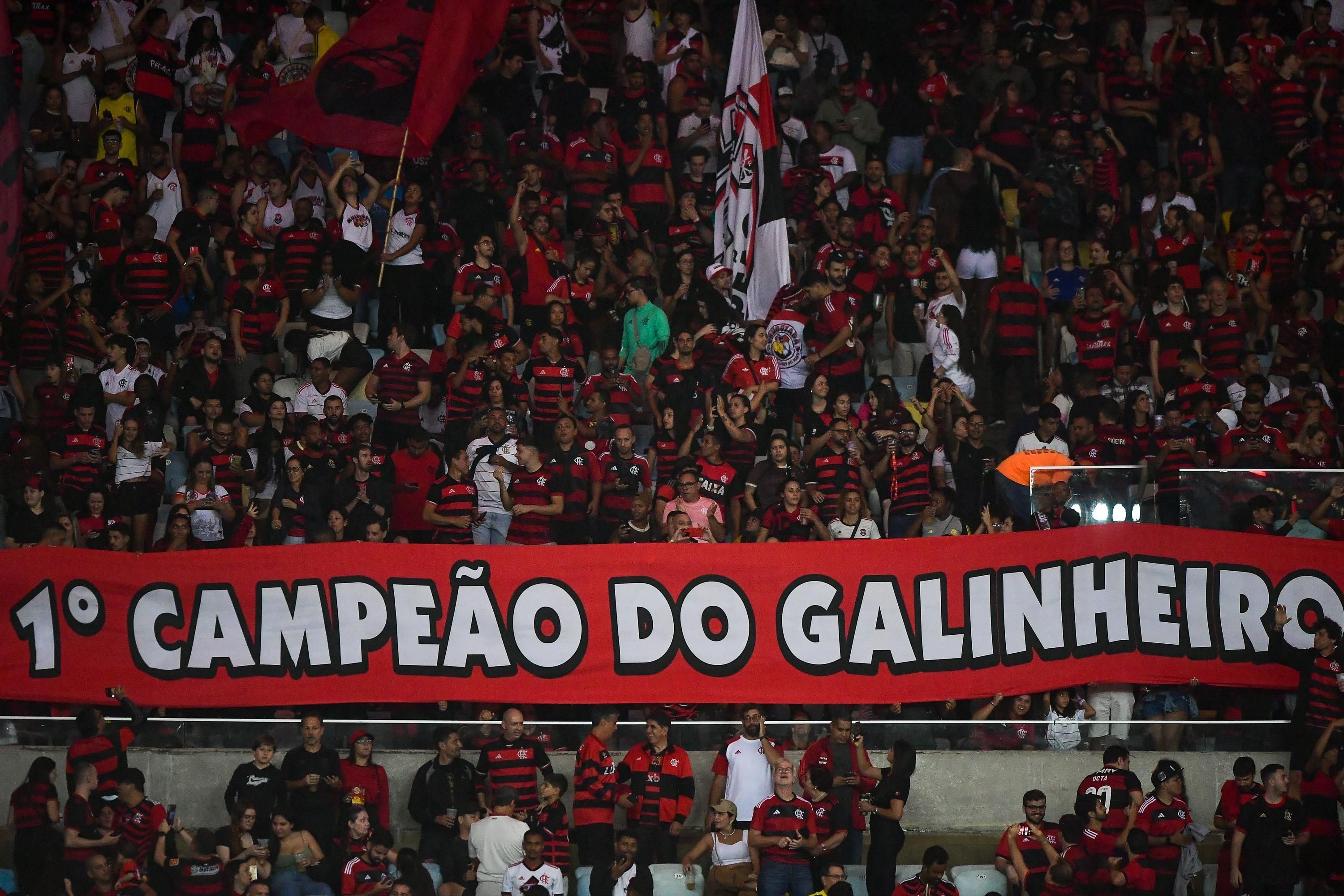 Torcida do Flamengo provoca o Atlético após título: 'Primeiro campeão no galinheiro'