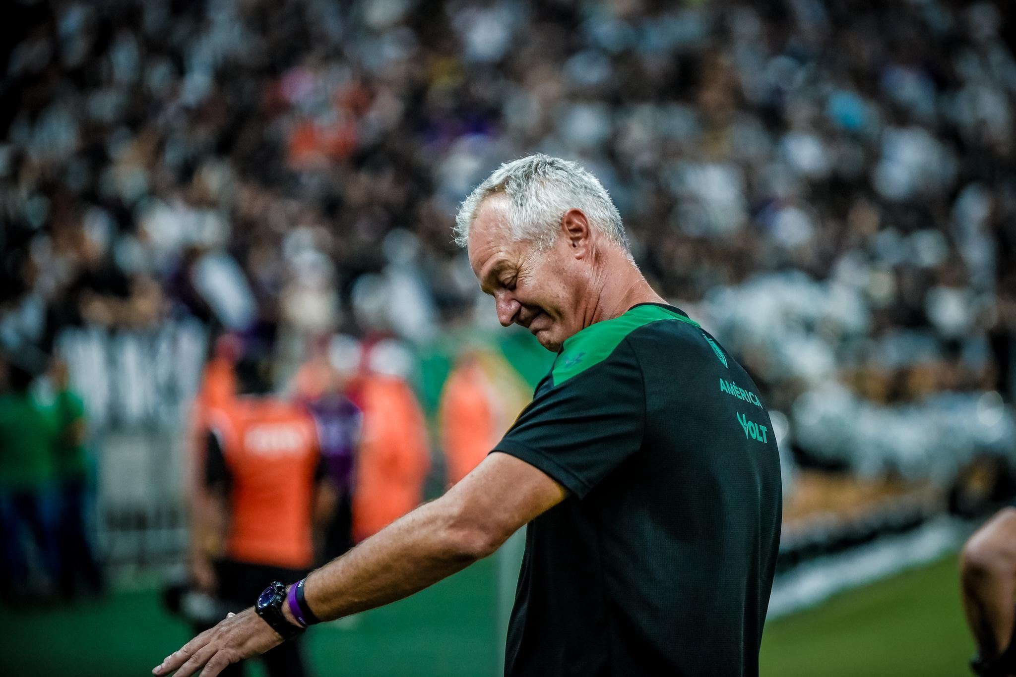 Lisca agradece torcida do Ceará e fala o que fez o América não voltar à elite
