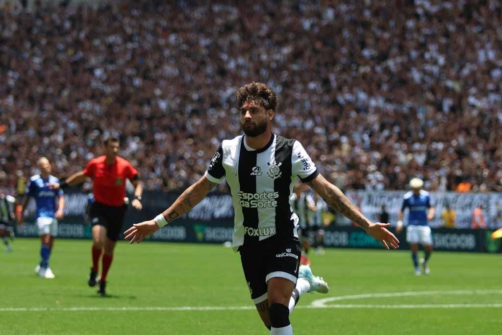 Corinthians mantém embalo e vence Cruzeiro, que muda foco para final no Paraguai