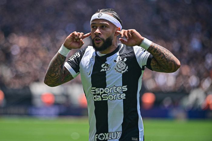 Memphis Depay abriu o placar para Corinthians contra o Cruzeiro Memphis Depay abriu o placar para Corinthians contra o Cruzeiro
