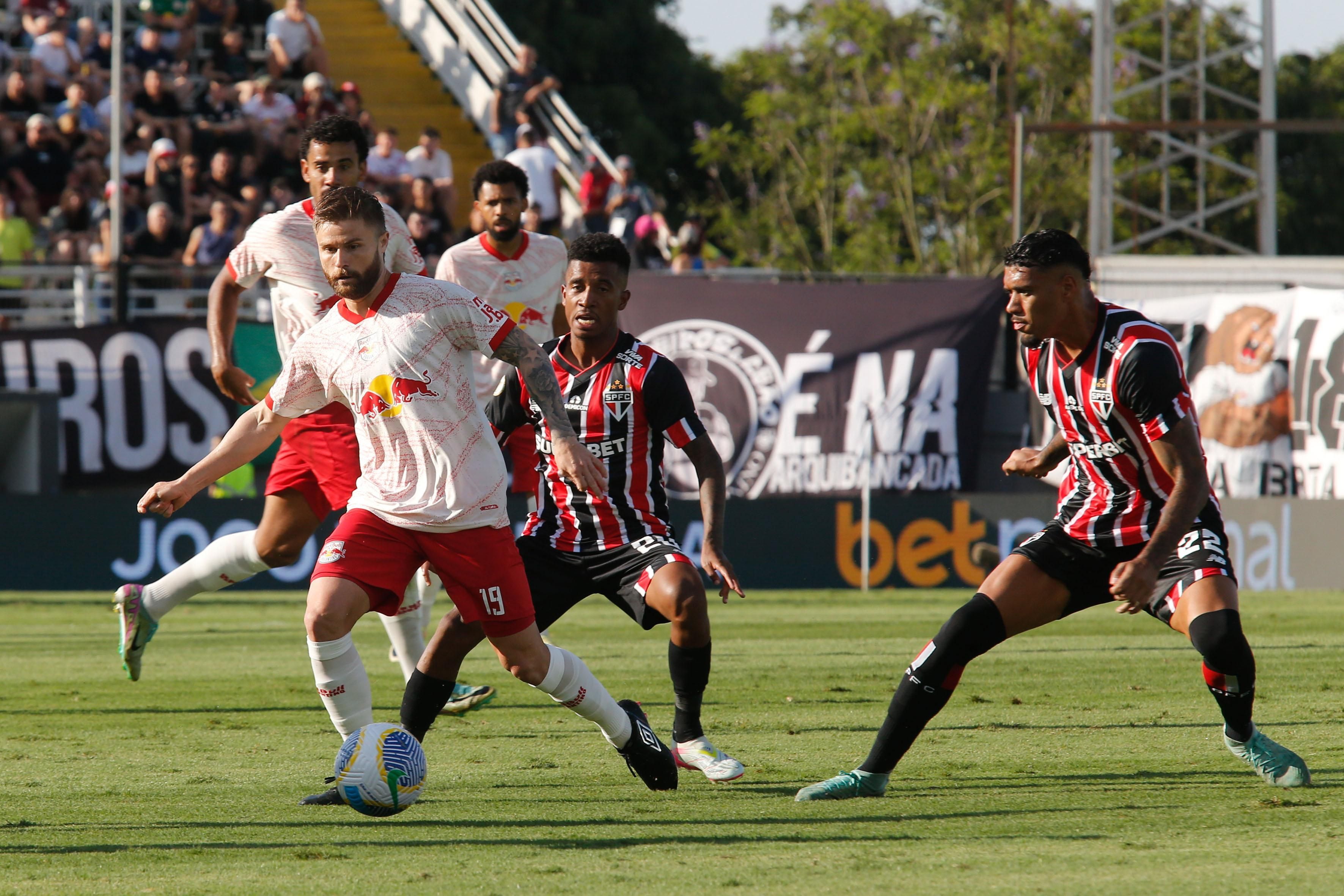 São Paulo resiste à pressão e empata com o Bragantino pelo Brasileiro
