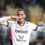 Vitória aproveita homem a mais, bate o Criciúma e se distancia do Z4 no Brasileirão