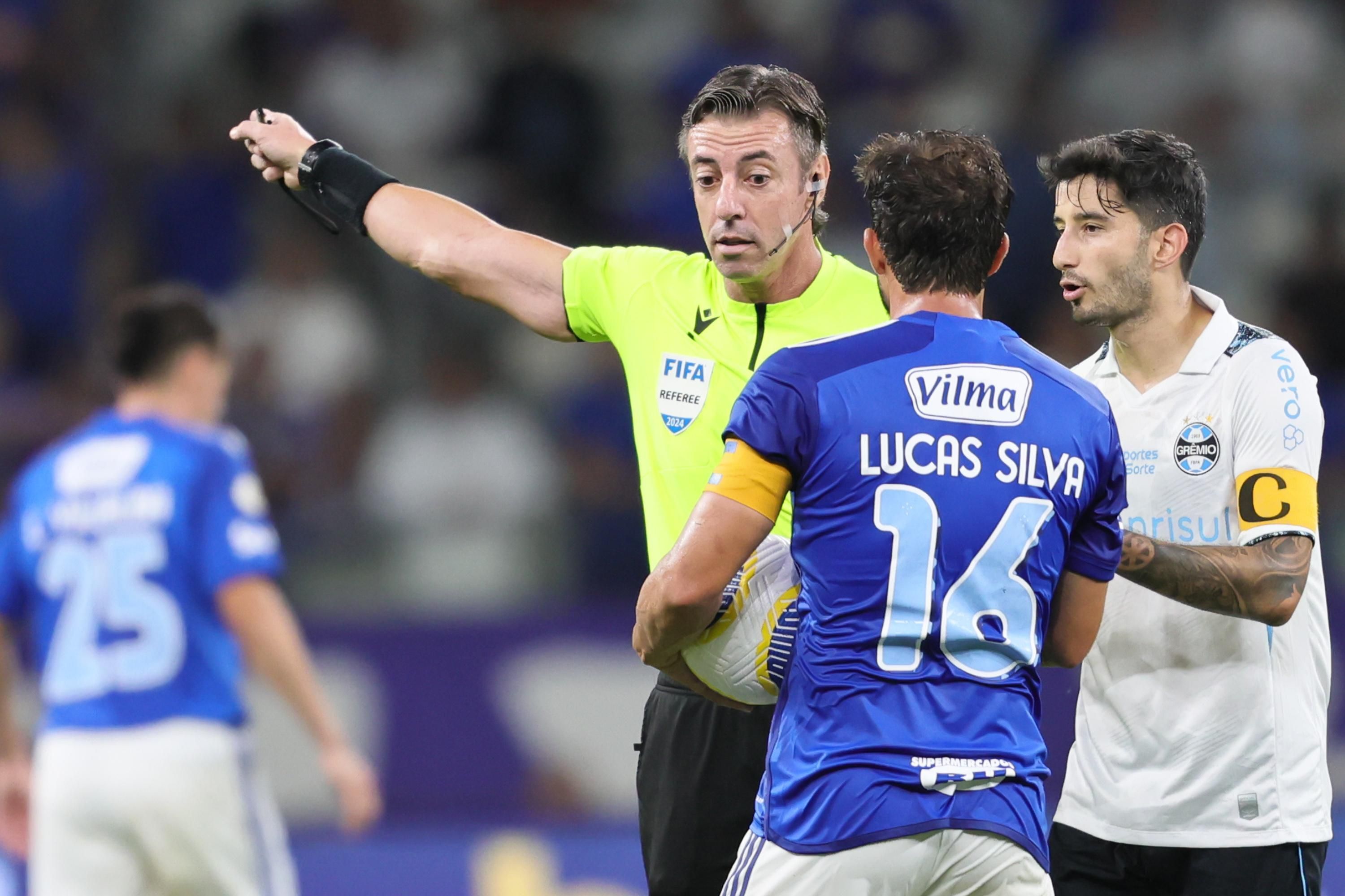 Cruzeiro toma decisão após se sentir prejudicado por árbitro em empate com Grêmio