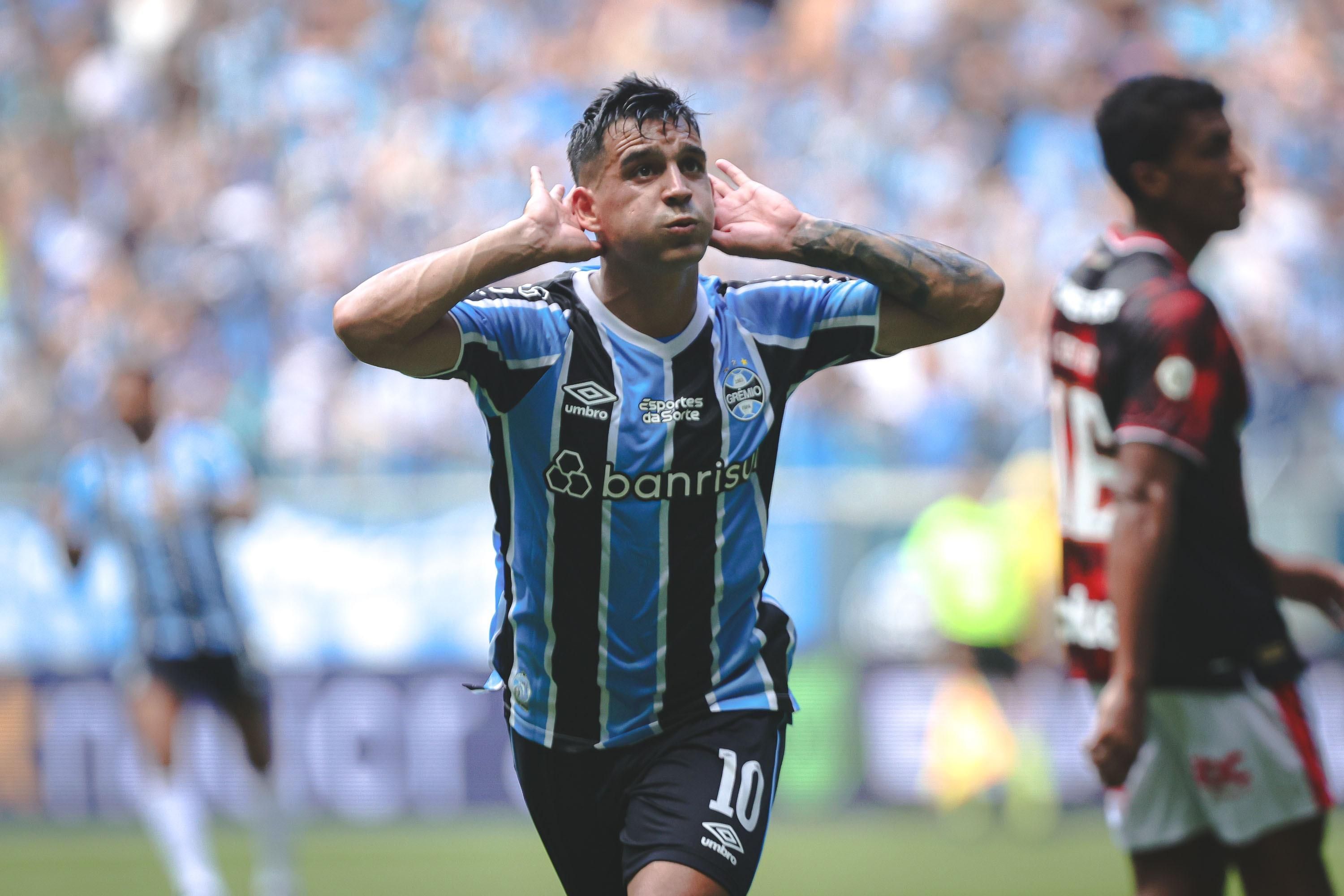 Grêmio joga bem, vence São Paulo e alivia pressão no Brasileiro