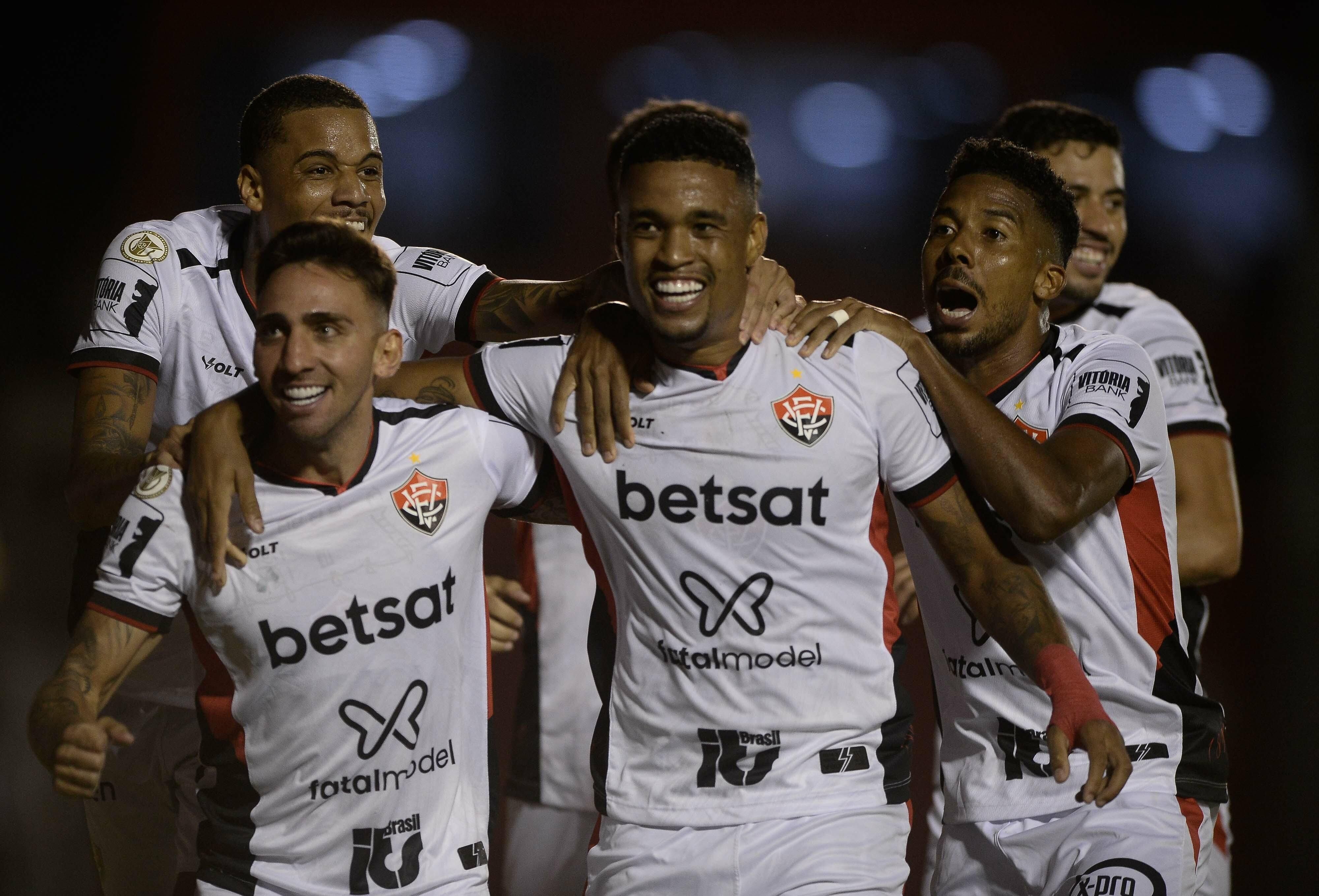 Vitória derrota Fortaleza, confirma recuperação e garante permanência na Série A