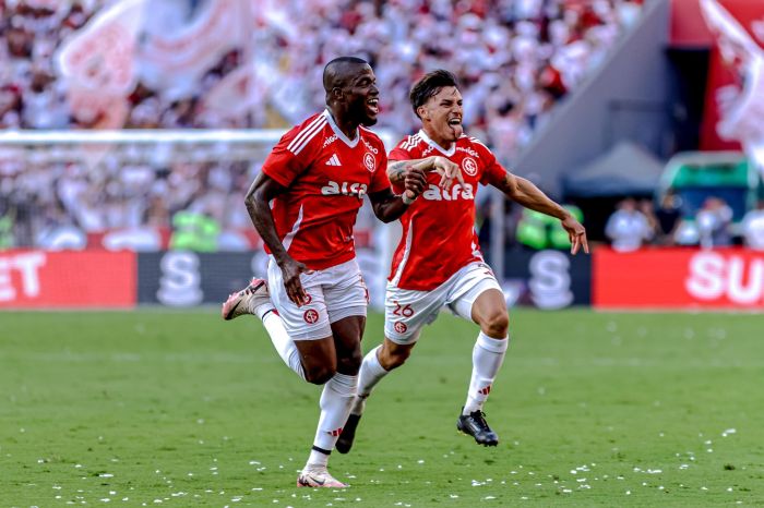 Enner Valencia comemora gol sobre o Grêmio na final do Campeonato Gaúcho, no Beira-Rio