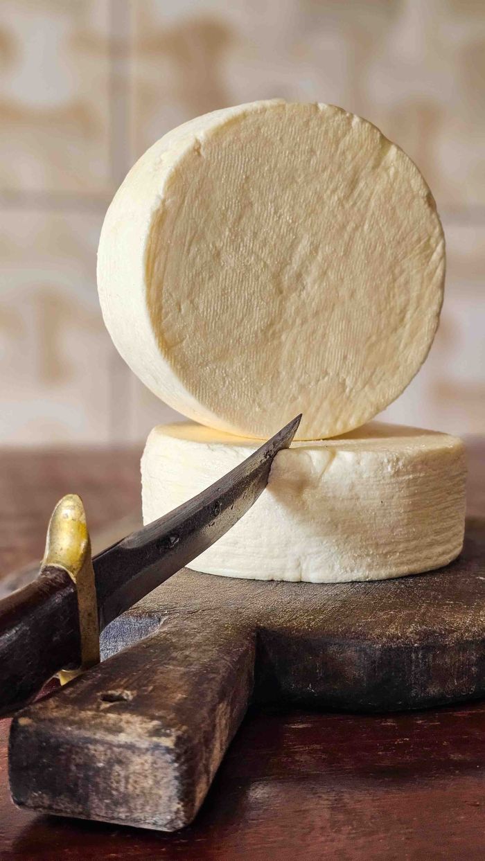 Queijo Minas Artesanal do Serro