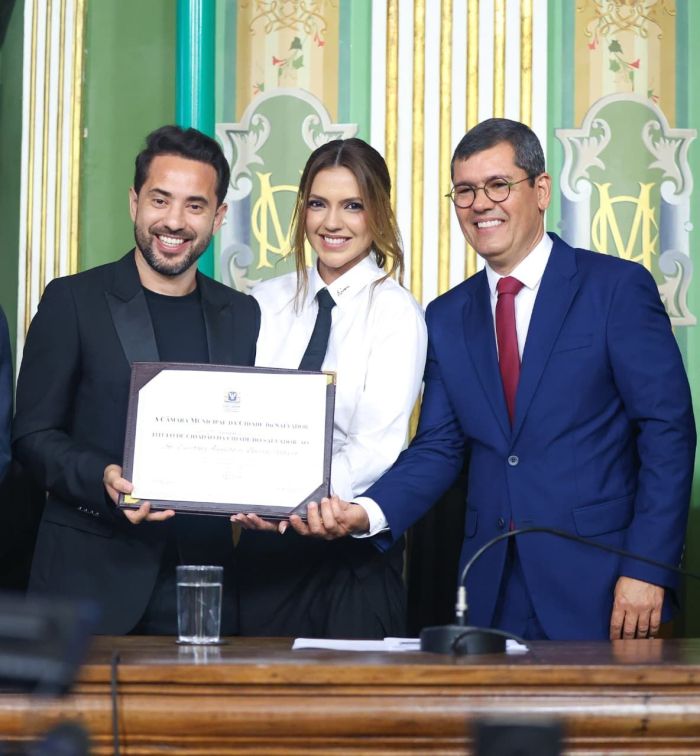 Everton Ribeiro e a esposa Marília Nery, nesta terça-feira (2)