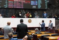 Assembleia aprova 'pacote' de reajustes para servidores de Minas