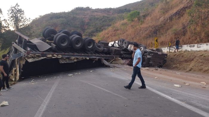 Motorista morre em acidente na BR-262 Motorista morre em acidente na BR-262