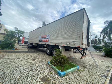 No domingo, às duas da tarde, Hélcio segue viagem para Juiz de Fora.