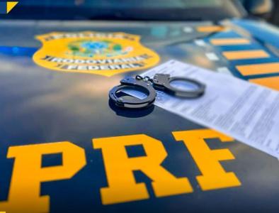 De acordo com a Polícia Civil, a família é investigada pela morte de Jailton Bispo dos Santos, assassinado com golpes de faca na cidade de Camaçari.