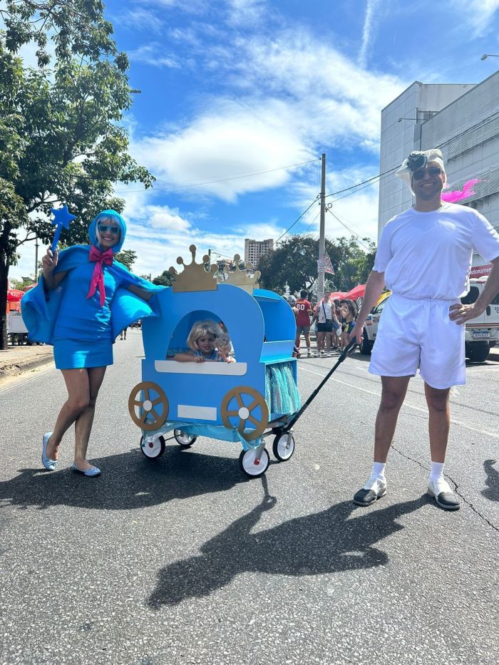 Família Cinderella chama atenção no bloco da avenida dos Andradas, em BH 