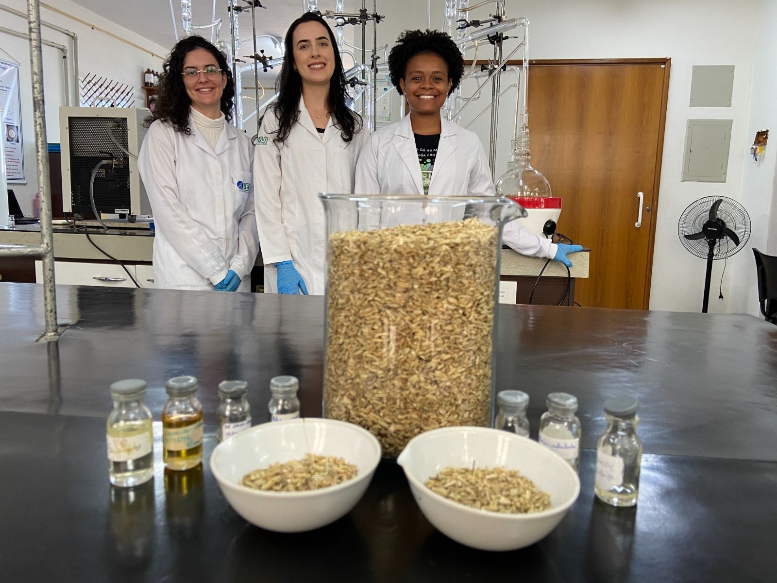 Pesquisas da UFLA usam óleos essenciais para conservar alimentos