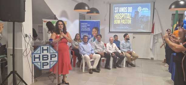 Rosana, diretora geral do hospital, falou no início da solenidade.
