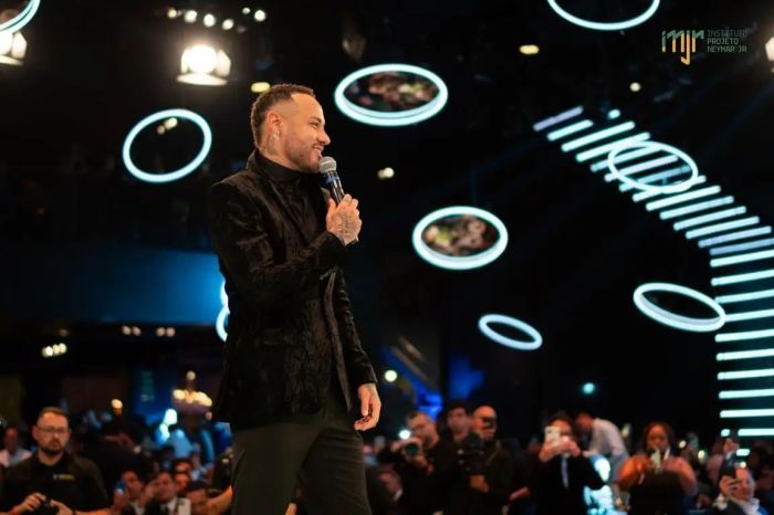 Neymar em participação no leilão do instituto