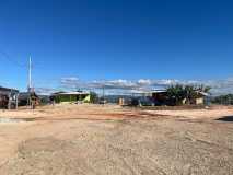 Com mais de dez casas no local, cerca de 16 famílias vivem no território do acampamento cigano em Ibirité