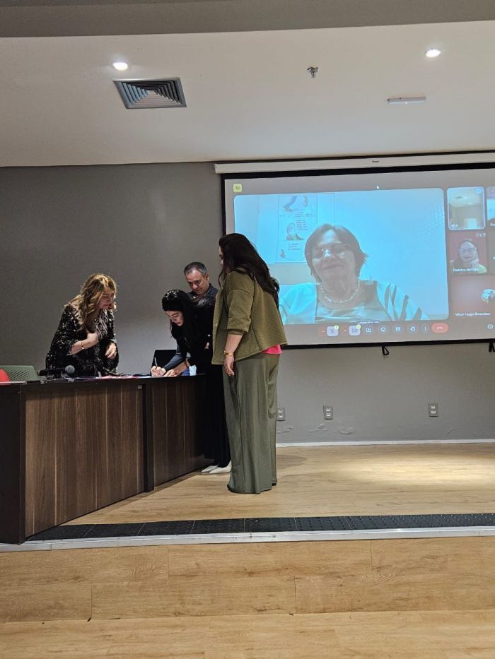 Sob aplausos e emoção, Mariana Ferrer apresentou, nessa quarta-feira (2), o Trabalho de Conclusão de Curso (TCC) que marca uma parte concluída de sua graduação em direito Sob aplausos e emoção, Mariana Ferrer apresentou, nessa quarta-feira (2), o Trabalho de Conclusão de Curso (TCC) que marca uma parte concluída de sua graduação em direito