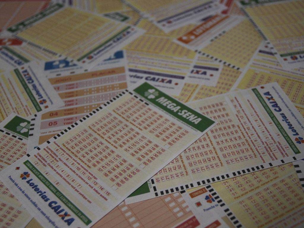 Mega-Sena sorteia R$ 42 milhões neste sábado; veja chance de ficar milionário