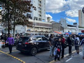 Torcedores do Corinthians protestaram contra Augusto Melo nos arredores do Parque São Jorge