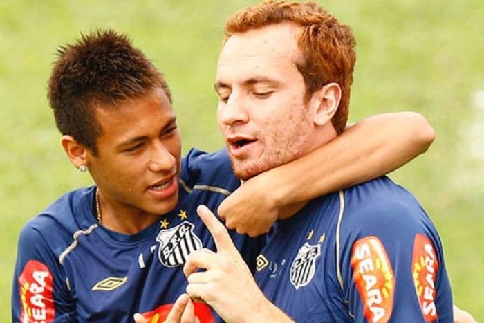 Zé Love e Neymar na época em que os jogadores defendiam o Santos