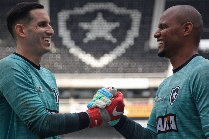 Gatito Fernández e Jefferson, em 2018, na última temporada do ex-goleiro pelo Botafogo