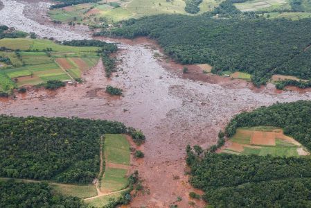 Sobrevoo da região atingida pelo rompimento da barragem Mina Córrego do Feijão, em Brumadinho/MG