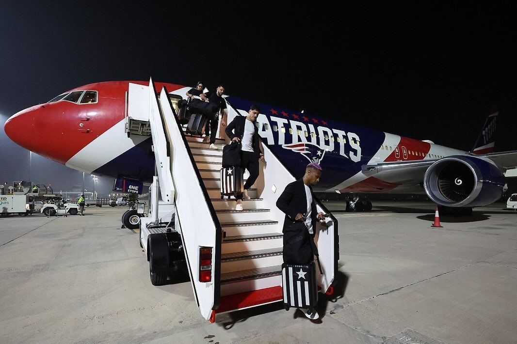 Jogador do Botafogo no chão e mais: jornal denuncia condições de avião da NFL