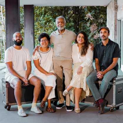 Preta Gil publica fotos com a família